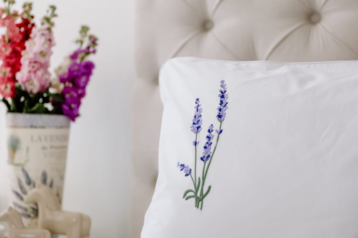 Lenjerie de pat albă premium, percale – broderie Levănțică