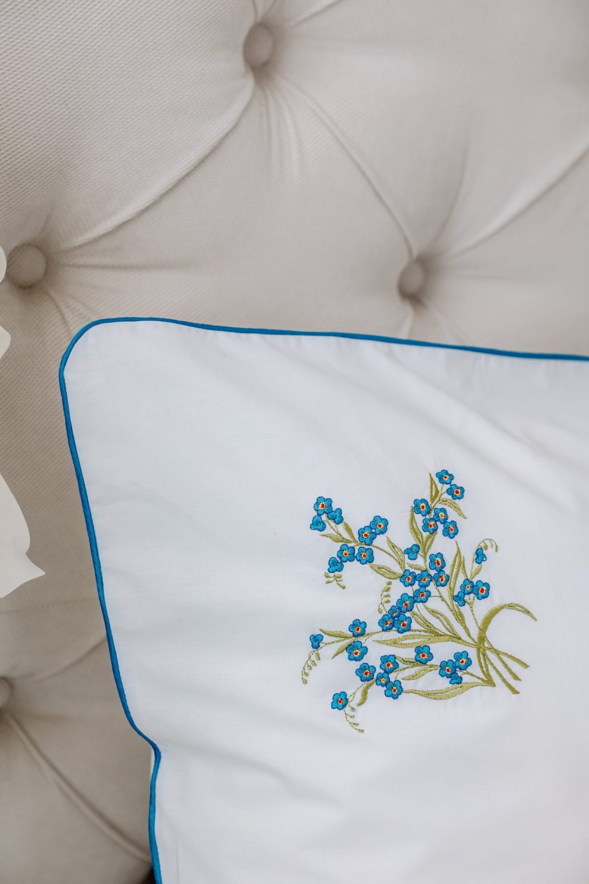 Lenjerie de pat albă premium, percale – broderie Narcise